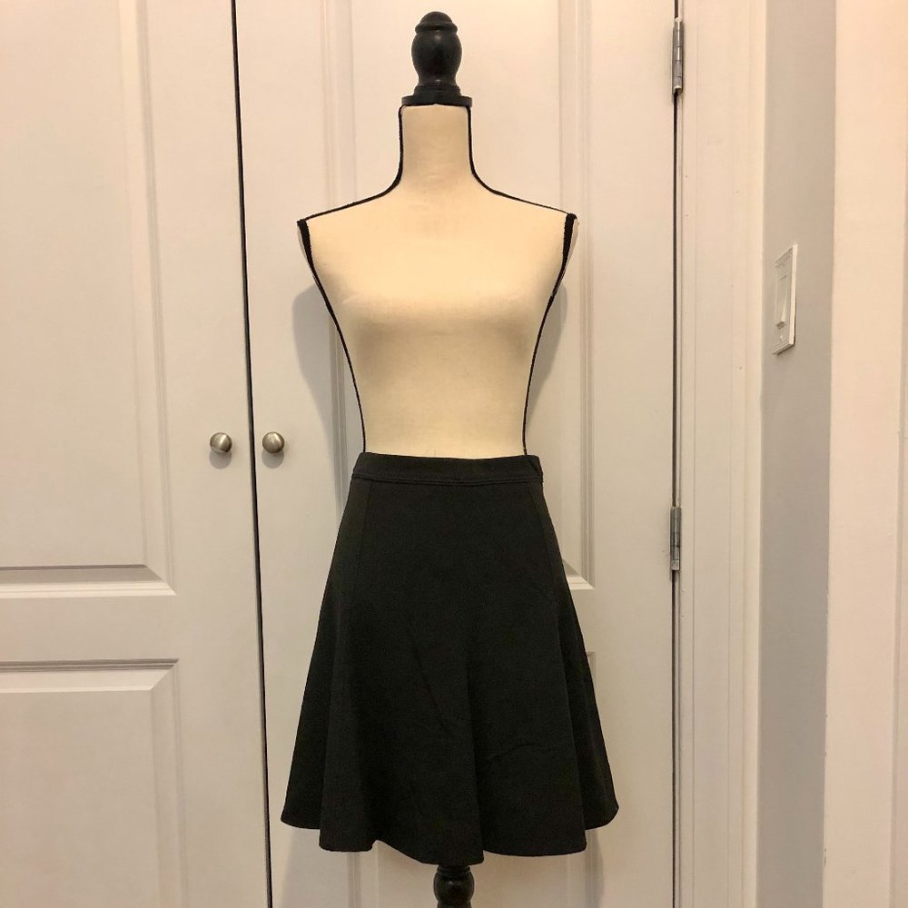 NWOT White House Black Market Skirt (Size 2)